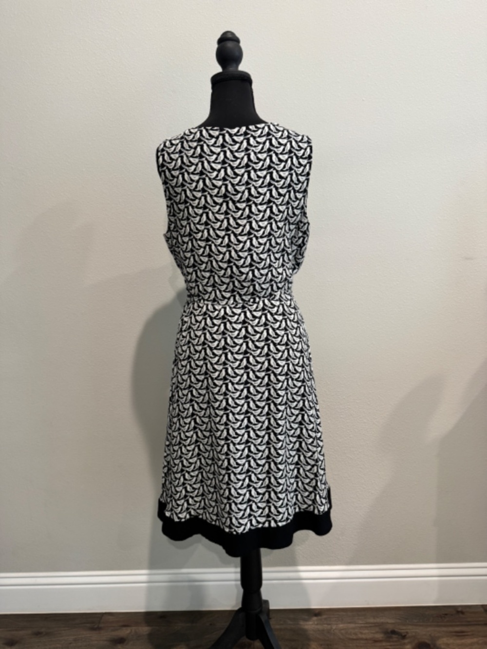 Kate Spade Black and White Bird Dress Size 10 - Picture 3 of 5
